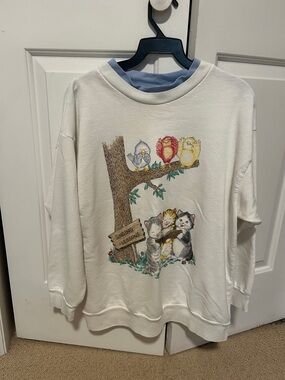 Basic Editions White Crewneck Sweatshirt with Cat and Bird Graphic
